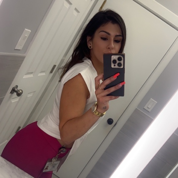 Meet your Posher, Jade - Picture 5 of 8